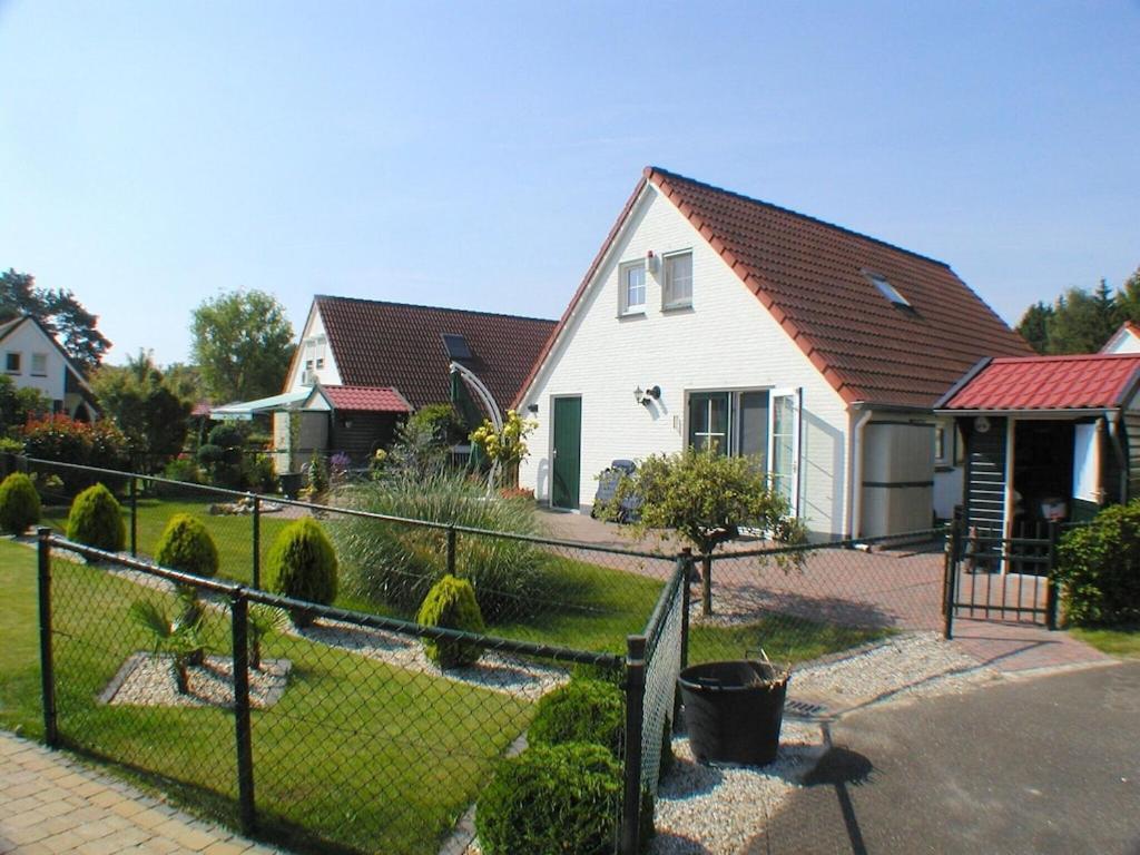 Holiday home Freistehendes Am Naehe Roermond Heel